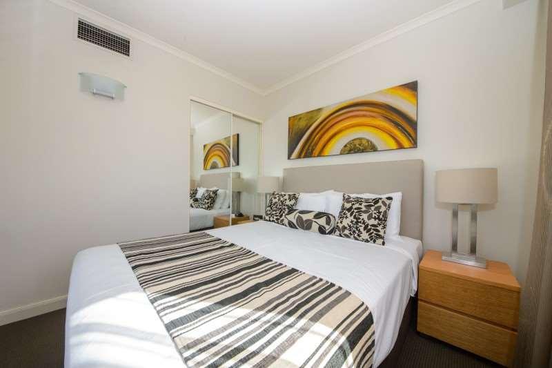 Central Cosmo Apartment Hotel Бризбейн Стая снимка