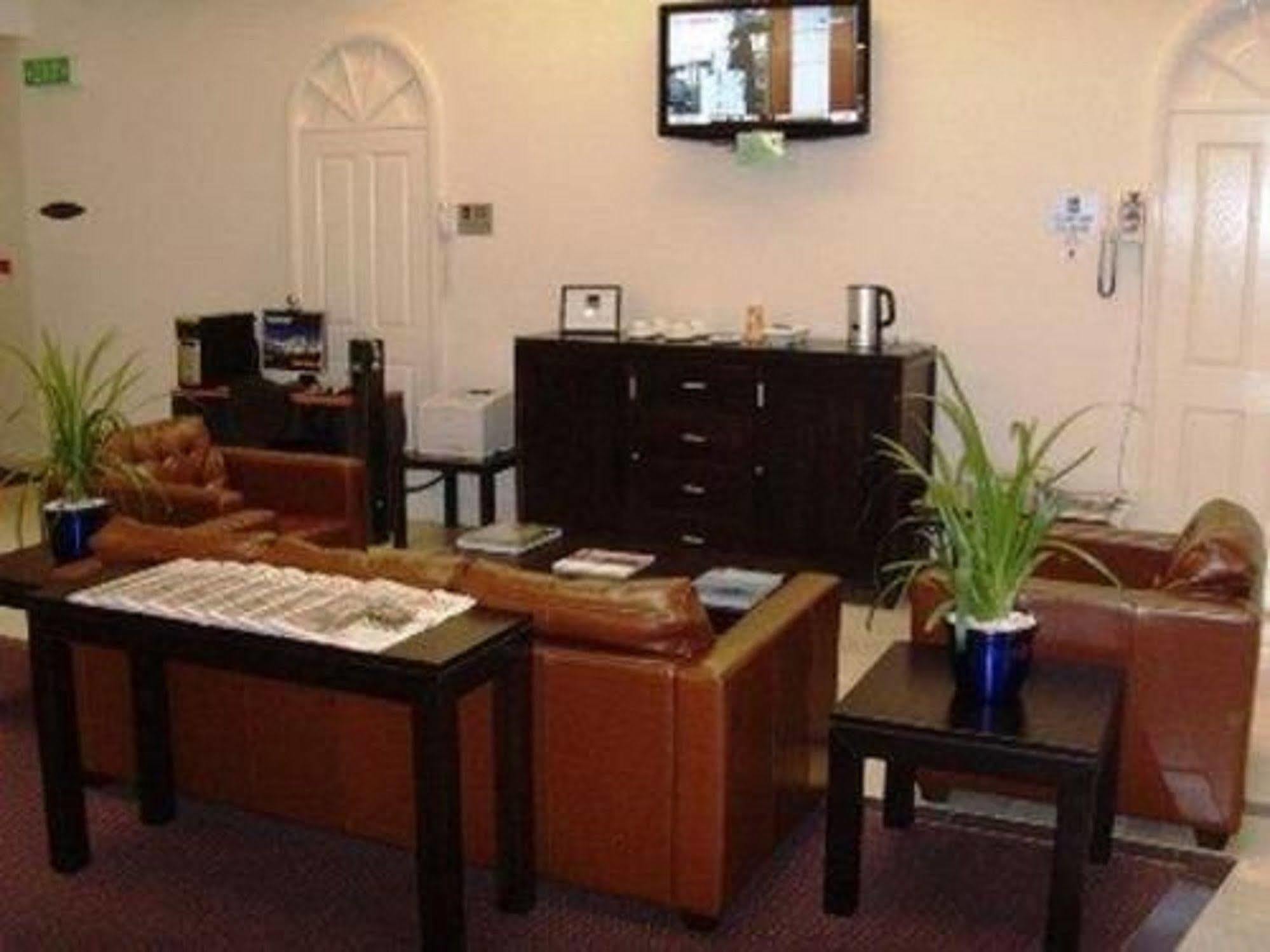 Central Cosmo Apartment Hotel Бризбейн Стая снимка