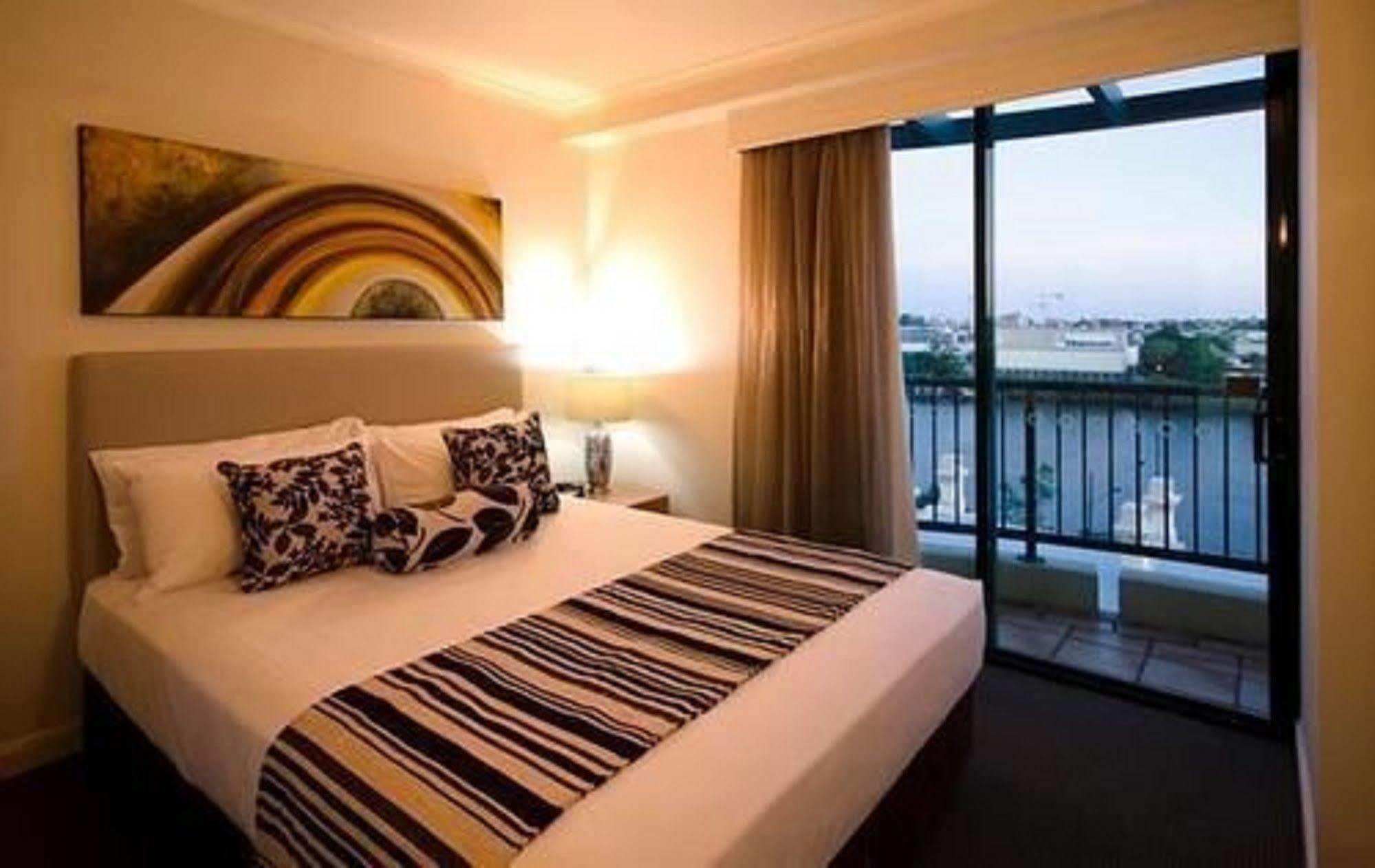 Central Cosmo Apartment Hotel Бризбейн Екстериор снимка