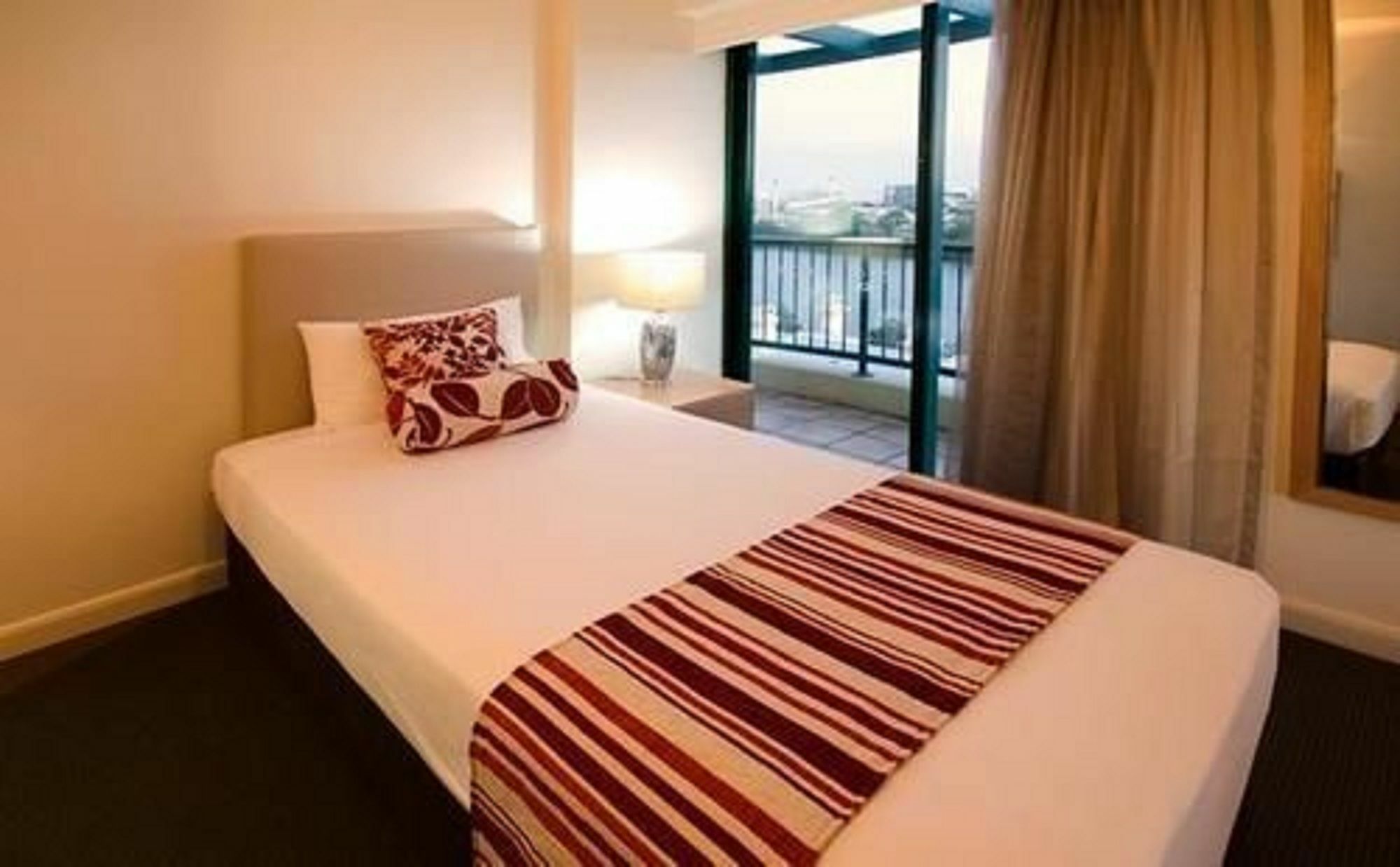 Central Cosmo Apartment Hotel Бризбейн Екстериор снимка